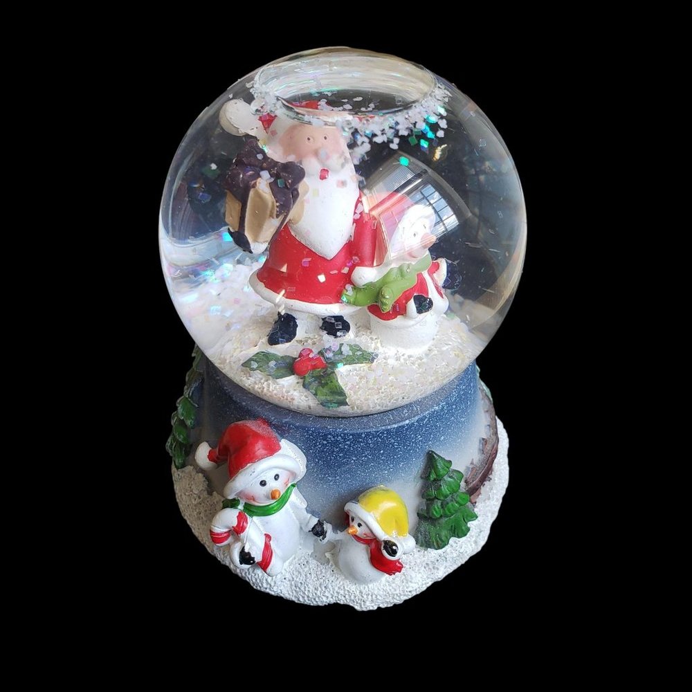 Christmas Snow Globe that Lights Up NEW in BOX